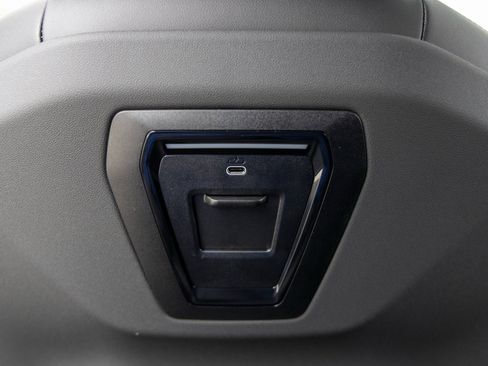 Used 2025 BMW i5 xDrive40 w/ Premium Package image 42