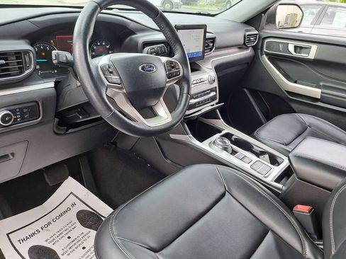 Used 2023 Ford Explorer XLT w/ Equipment Group 202A image 7
