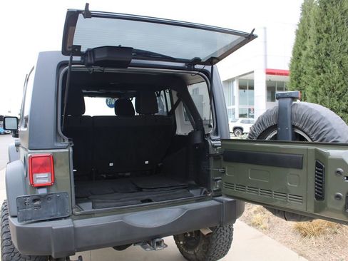 Used 2015 Jeep Wrangler Unlimited Rubicon w/ Connectivity Group image 49