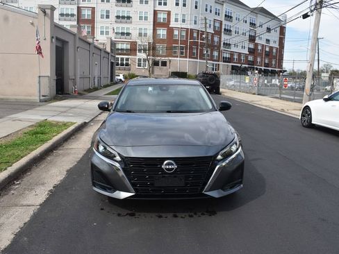 Used 2025 Nissan Altima 2.5 SV FWD image 3