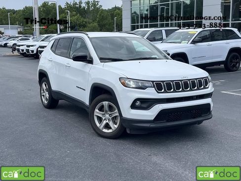 Used 2024 Jeep Compass Latitude AWD/4WD image 1