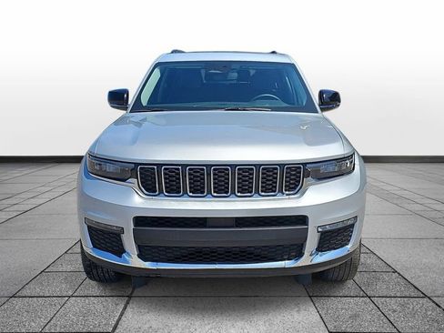 Used 2023 Jeep Grand Cherokee L Limited AWD/4WD image 2
