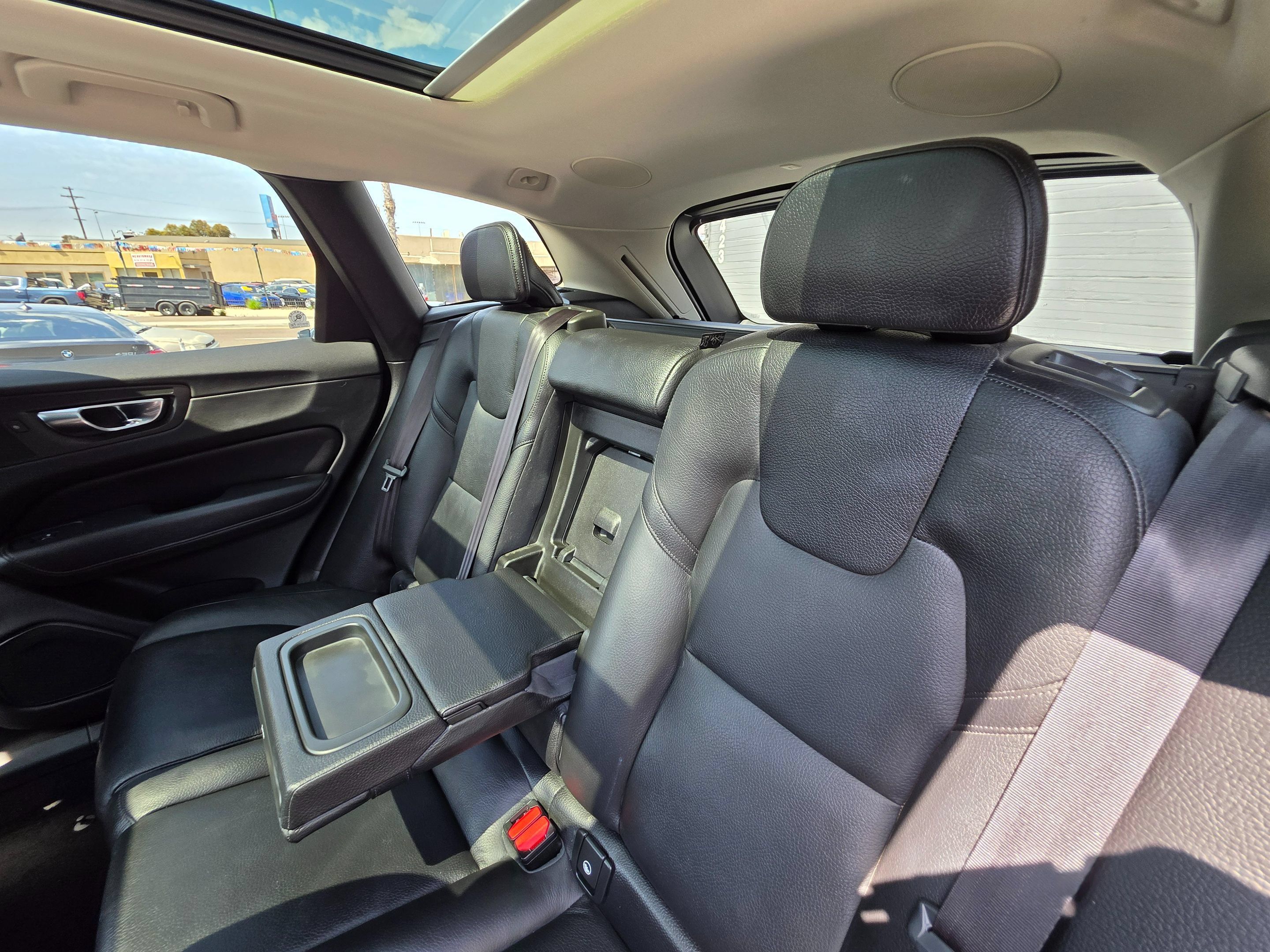 Used 2019 Volvo XC60 T6 Momentum w/ Multimedia Package AWD/4WD image 25