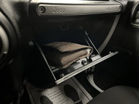 Used 2016 Jeep Wrangler Unlimited Sport w/ Connectivity Group image 39