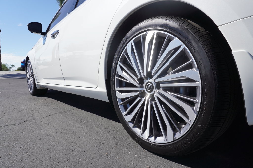 Certified 2025 Nissan Altima 2.5 SL FWD image 6