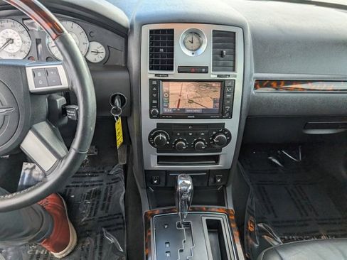 Used 2010 Chrysler 300 Limited image 16