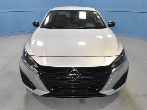 Used 2024 Nissan Altima 2.5 SV FWD image 24