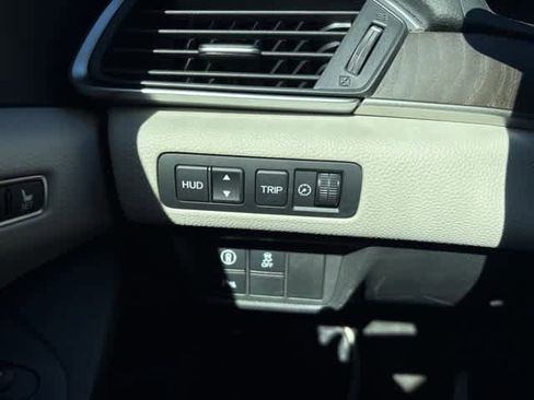 Used 2018 Honda Accord Touring image 11