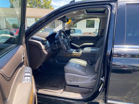 Used 2017 GMC Yukon XL Denali w/ Open Road Package RWD image 34