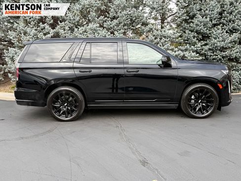 Used 2024 Cadillac Escalade Sport Platinum w/ LPO, ONYX Package image 11