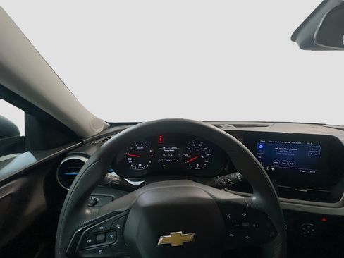 Used 2025 Chevrolet Trax LS FWD image 7