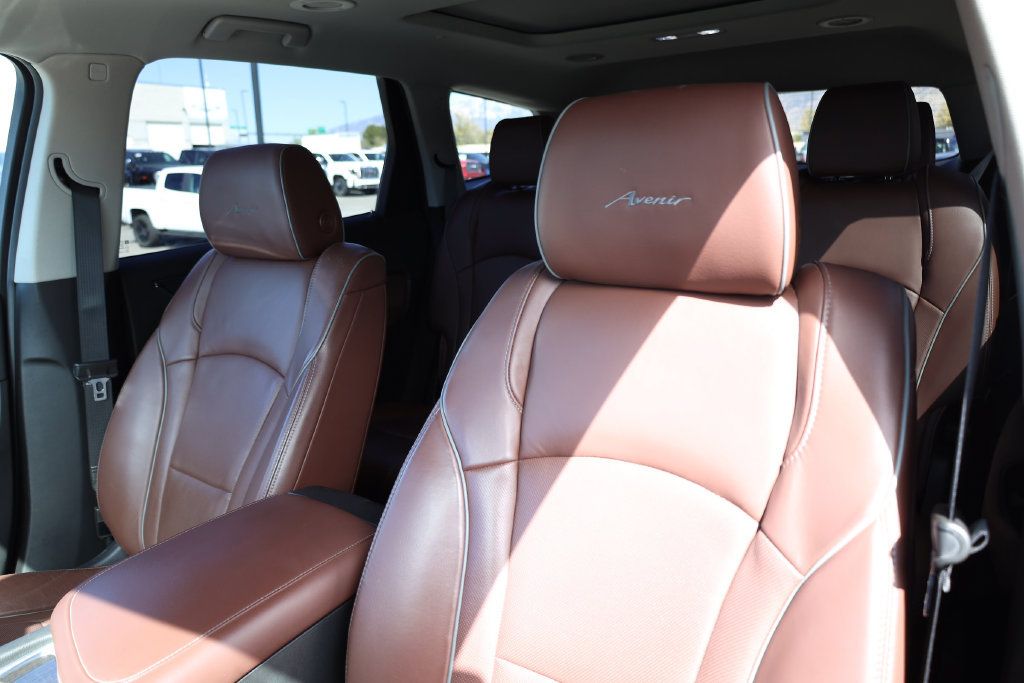 Used 2019 Buick Enclave Avenir w/ Avenir Technology Package AWD/4WD image 17