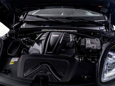 Used 2022 Porsche Macan S w/ Premium Package Plus image 59