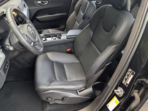 Used 2023 Volvo XC60 T8 Core image 17