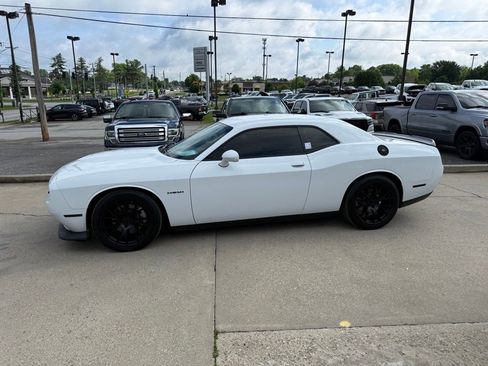 Used 2021 Dodge Challenger R/T RWD image 9