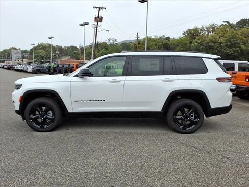New 2025 Jeep Grand Cherokee L Altitude image 7