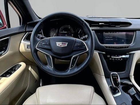 Used 2017 Cadillac XT5 FWD image 5