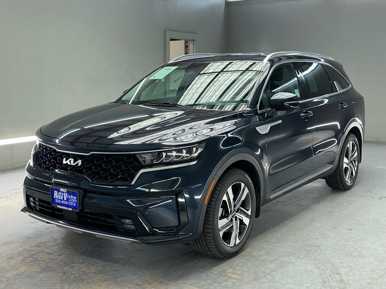 Used 2024 Kia Sorento EX AWD/4WD image 3