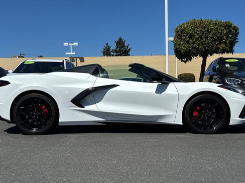 Used 2023 Chevrolet Corvette Stingray Premium Conv w/ Z51 Performance Package RWD image 3