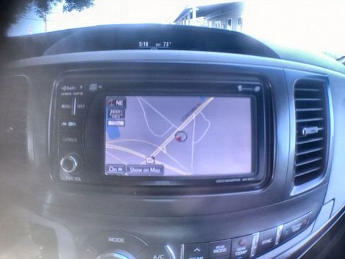 Used 2014 Toyota Sienna XLE image 19