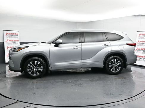 Used 2020 Toyota Highlander XLE image 5