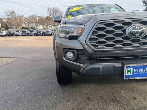 Used 2022 Toyota Tacoma TRD Off-Road image 10