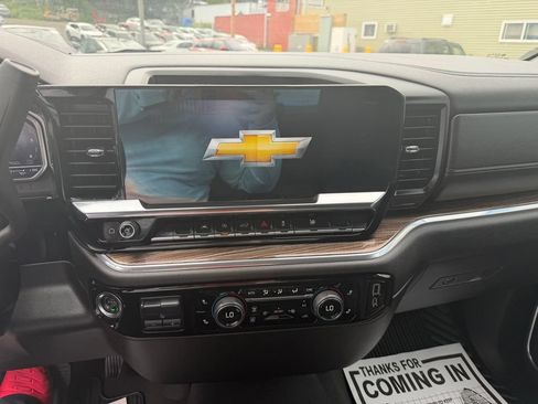 Used 2025 Chevrolet Silverado 1500 LT AWD/4WD image 17