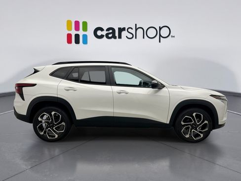 Used 2025 Chevrolet Trax RS FWD image 3