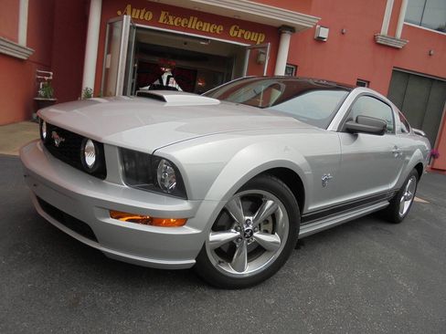 Used 2009 Ford Mustang GT RWD image 1