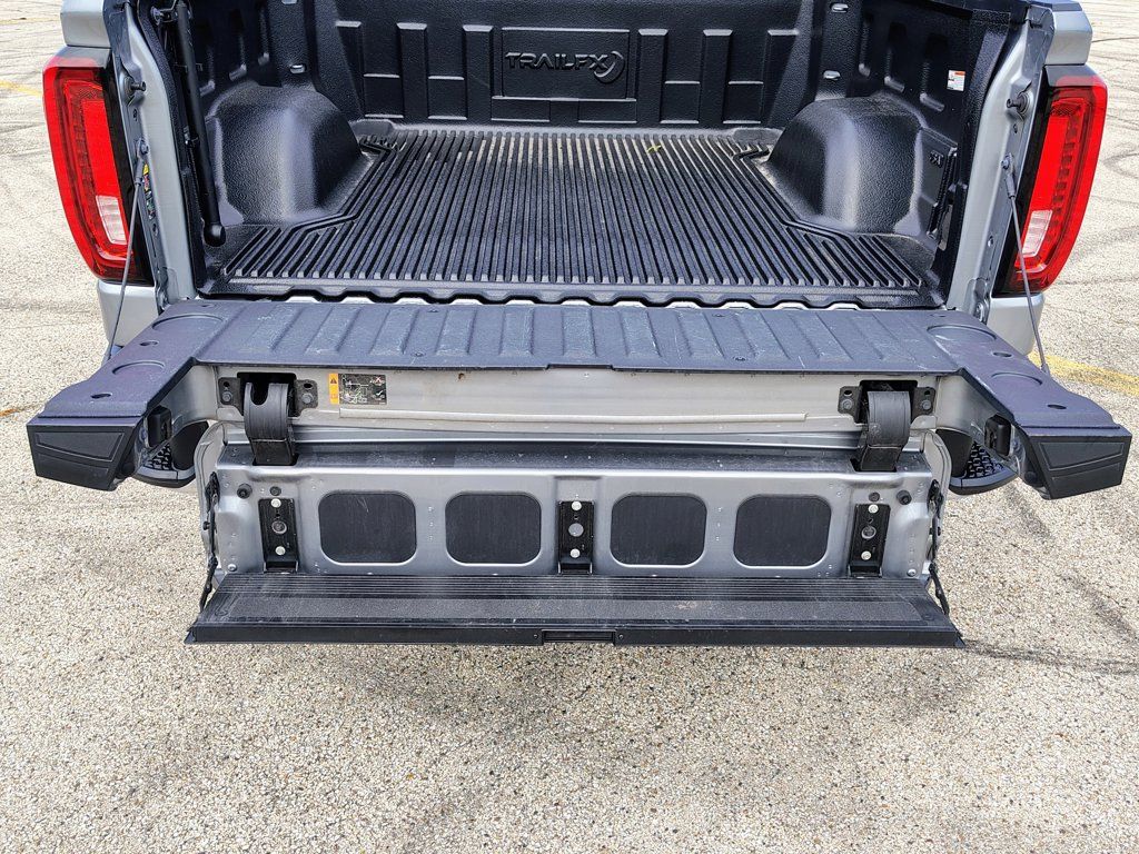 Used 2025 GMC Sierra 1500 SLT AWD/4WD image 15