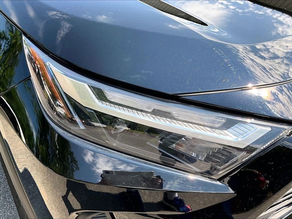 Used 2022 Toyota RAV4 XLE w/ XLE Grade Weather Package AWD/4WD image 32