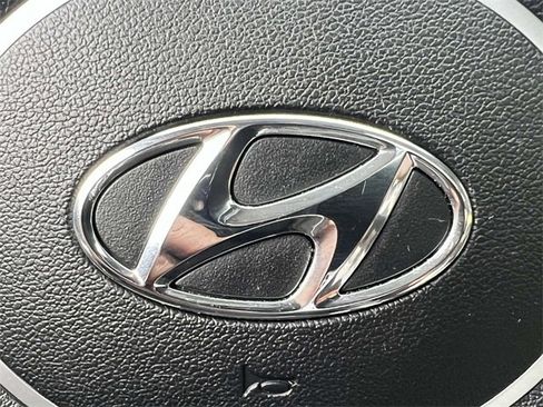 Used 2023 Hyundai Elantra Limited image 32