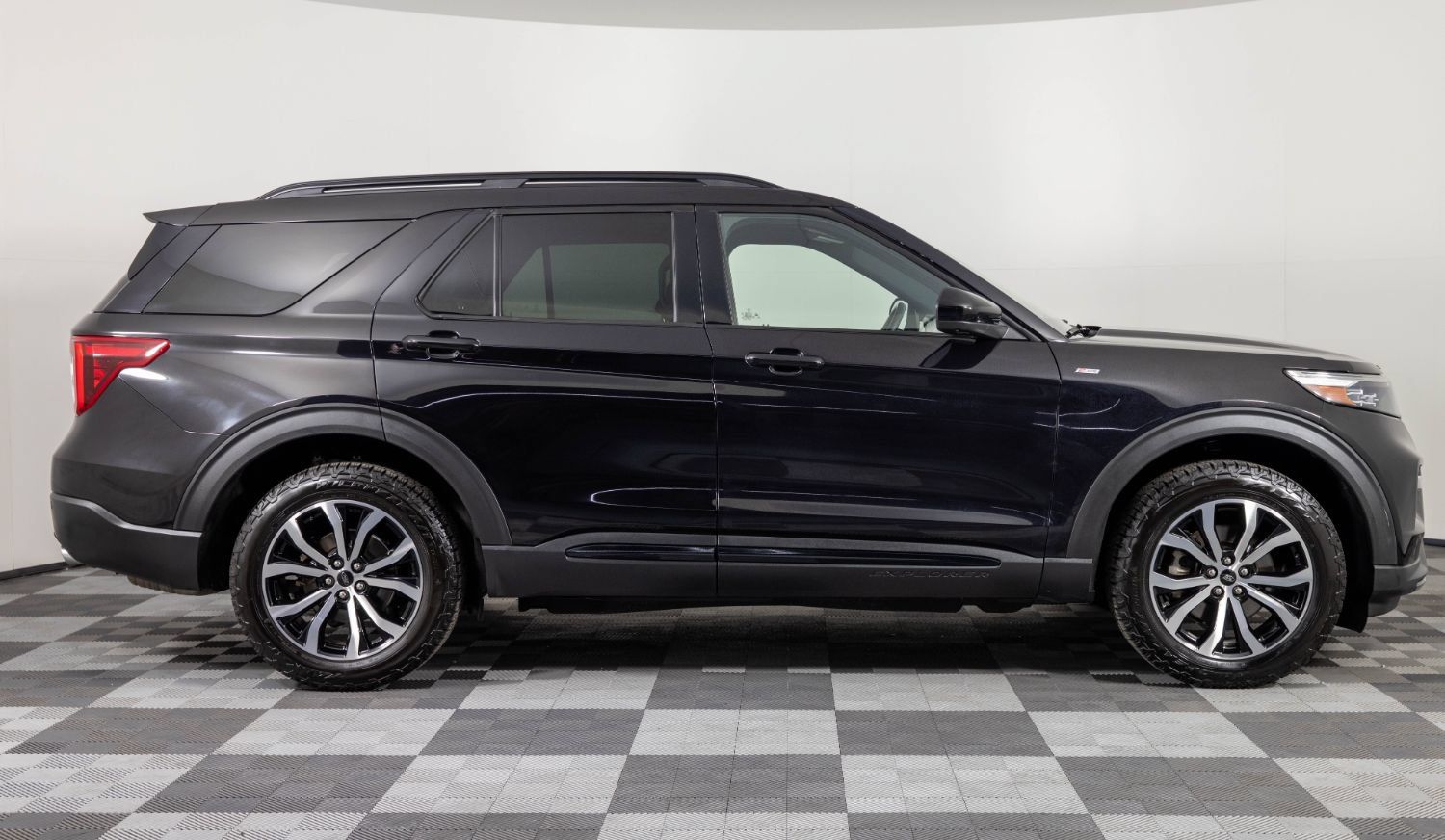 Used 2022 Ford Explorer ST-Line w/ Class IV Trailer Tow Package AWD/4WD image 9