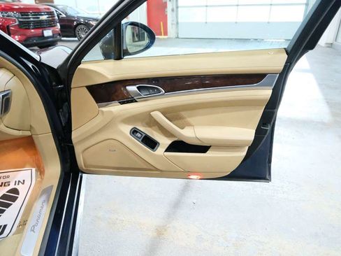 Used 2014 Porsche Panamera 4 image 34