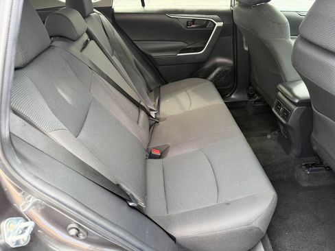 Used 2022 Toyota RAV4 LE AWD/4WD image 16