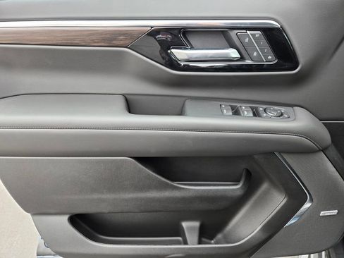 New 2025 Chevrolet Suburban LT w/ Comfort Package AWD/4WD image 9