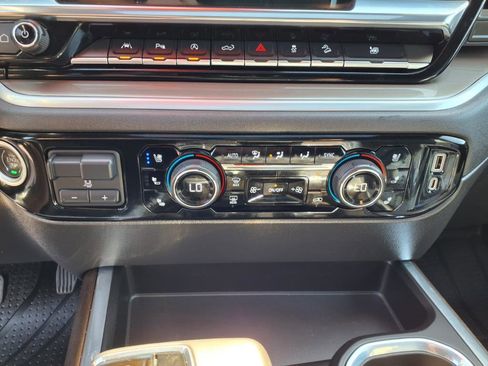 Used 2022 Chevrolet Silverado 1500 High Country w/ Technology Package image 18