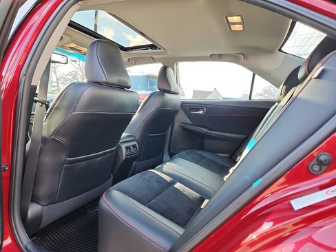 Used 2017 Toyota Camry XSE image 10