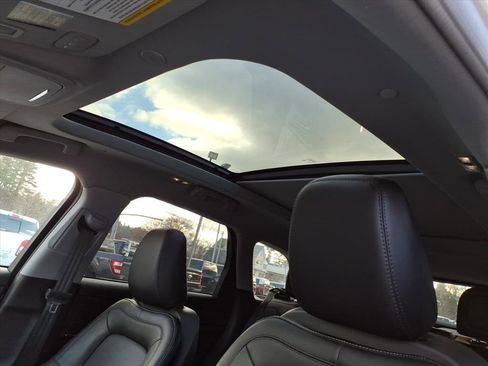 Used 2022 Lincoln Corsair Reserve w/ Equipment Group 201A image 13