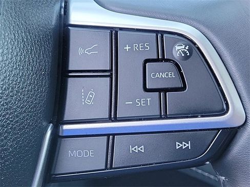 Used 2022 Toyota Highlander XLE image 9