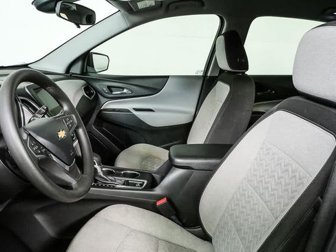 Used 2022 Chevrolet Equinox LS FWD image 4
