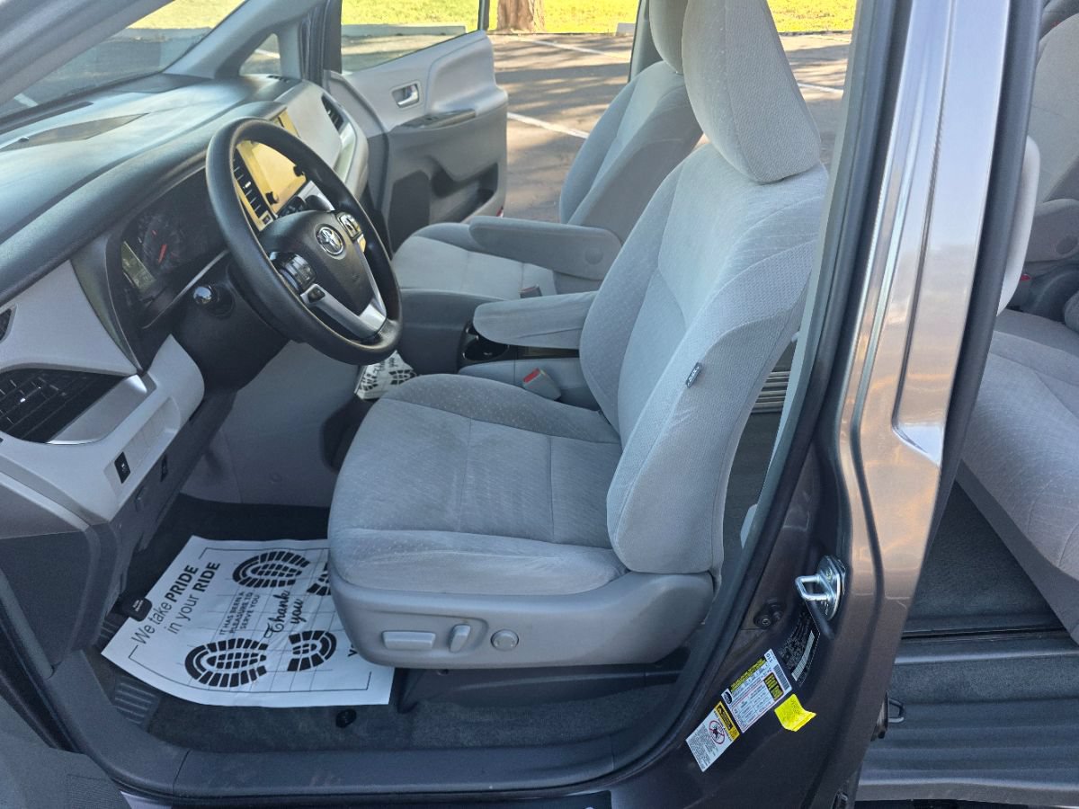 Used 2017 Toyota Sienna LE FWD image 11