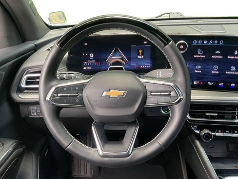 Used 2024 Chevrolet Traverse LT w/ Enhanced Driving Package FWD image 17