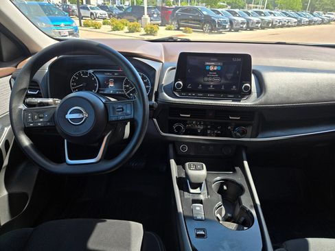 Used 2023 Nissan Rogue S FWD image 12