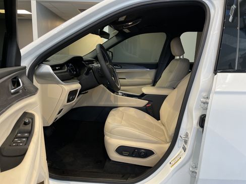 Used 2025 Jeep Grand Cherokee L Limited w/ Black Appearance Package image 16