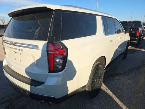 Used 2023 Chevrolet Suburban High Country image 2