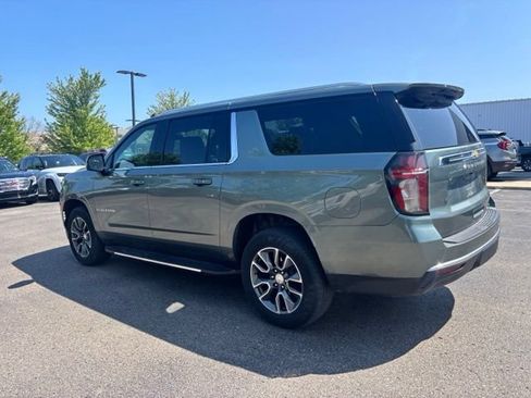 Used 2024 Chevrolet Suburban LT w/ Luxury Package AWD/4WD image 8