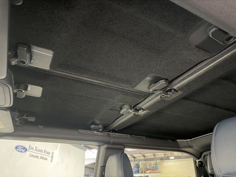 Used 2021 Ford Bronco Outer Banks AWD/4WD image 32