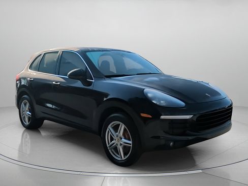 Used 2016 Porsche Cayenne image 2