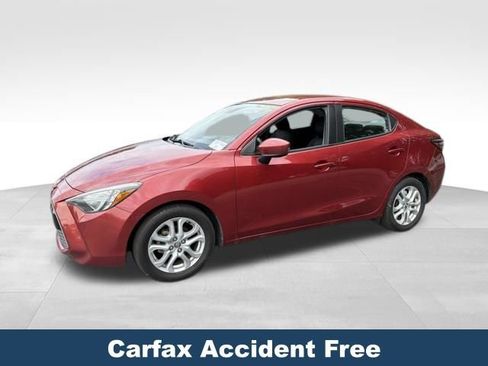 Used 2018 Toyota Yaris iA FWD image 3